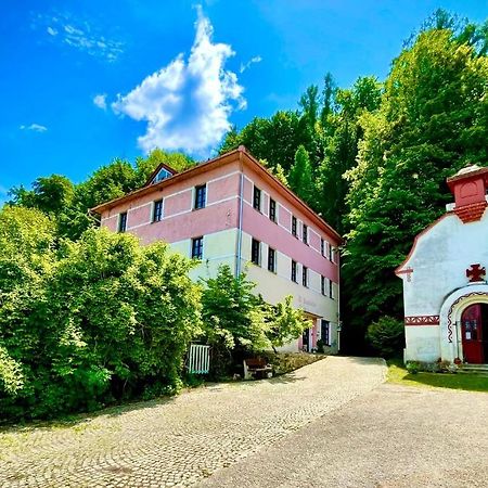 Haraburdi Recyclart Hotel Kostelec nad Orlicí 외부 사진