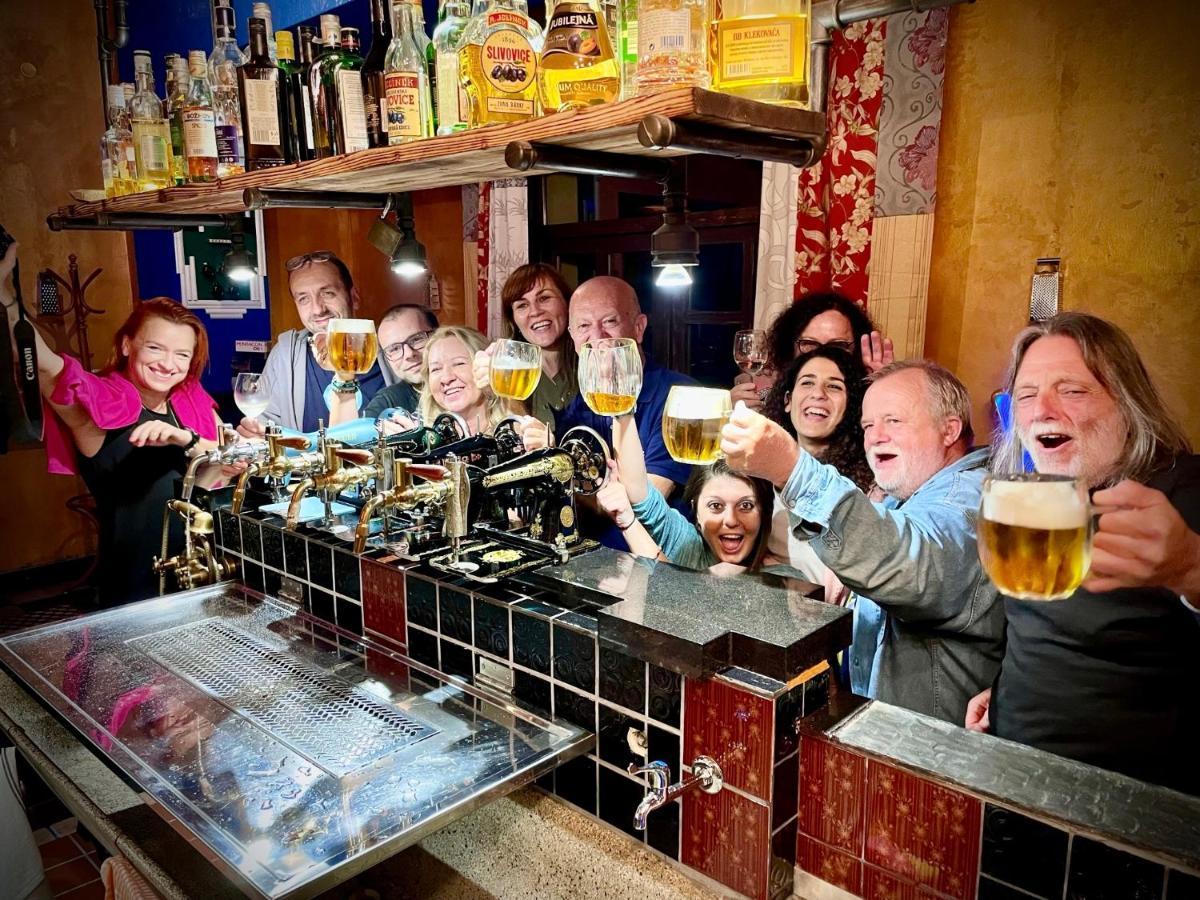 Haraburdi Recyclart Hotel Kostelec nad Orlicí 외부 사진