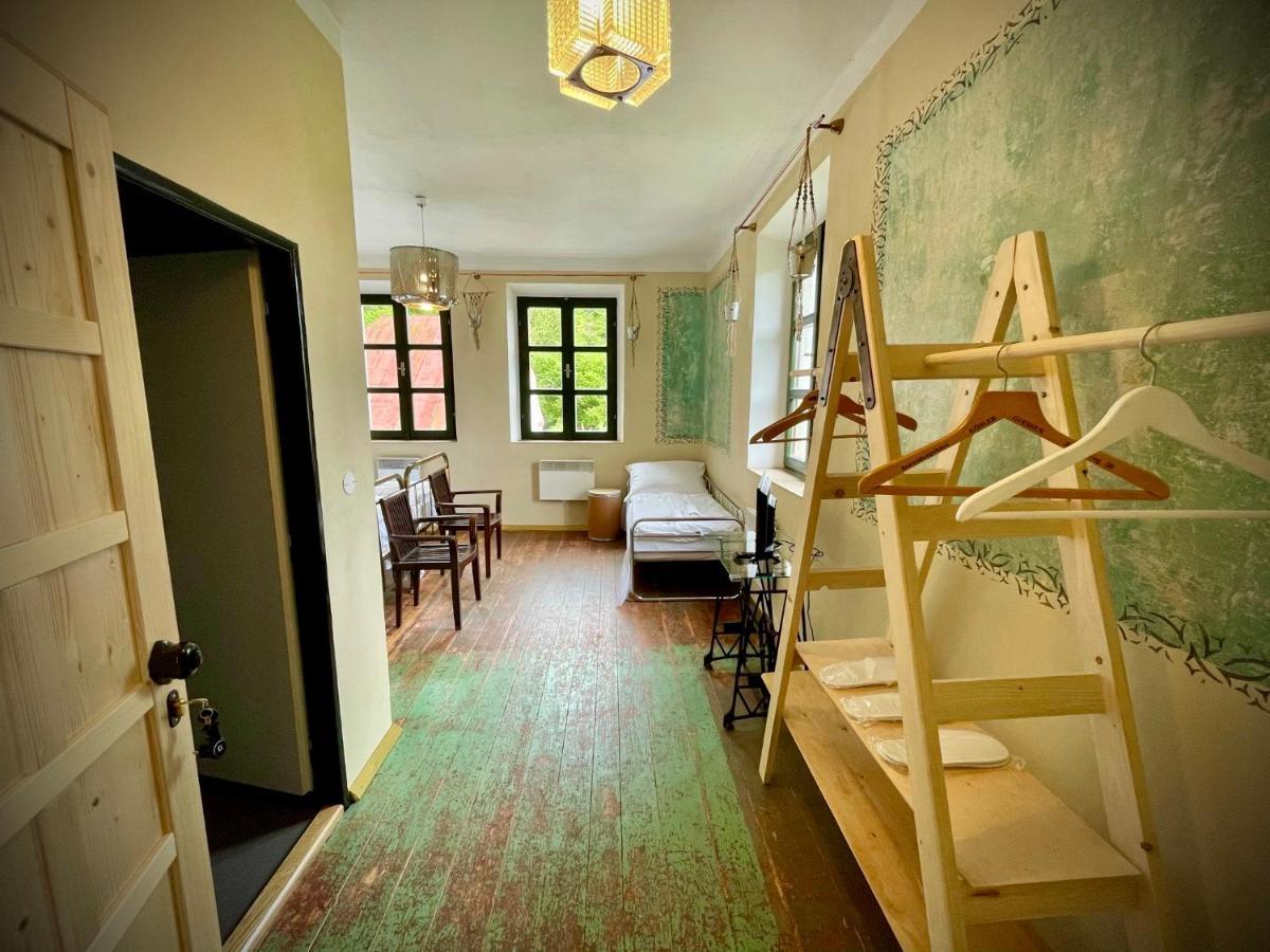 Haraburdi Recyclart Hotel Kostelec nad Orlicí 외부 사진