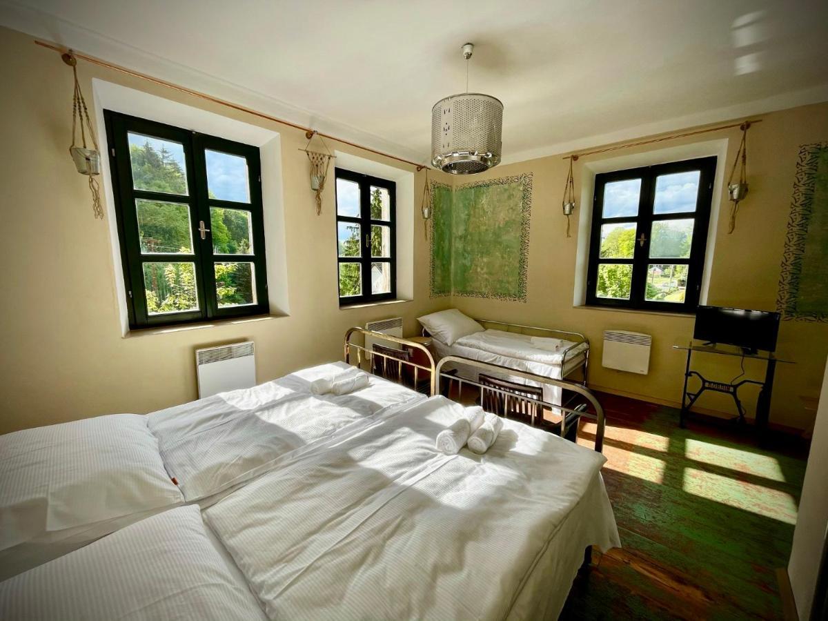 Haraburdi Recyclart Hotel Kostelec nad Orlicí 외부 사진