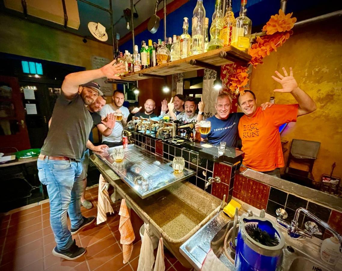 Haraburdi Recyclart Hotel Kostelec nad Orlicí 외부 사진