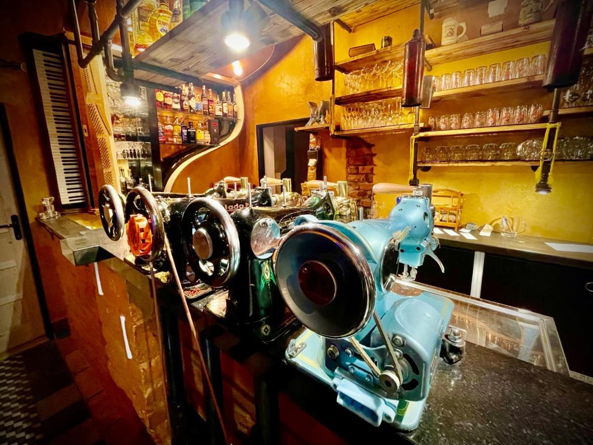 Haraburdi Recyclart Hotel Kostelec nad Orlicí 외부 사진